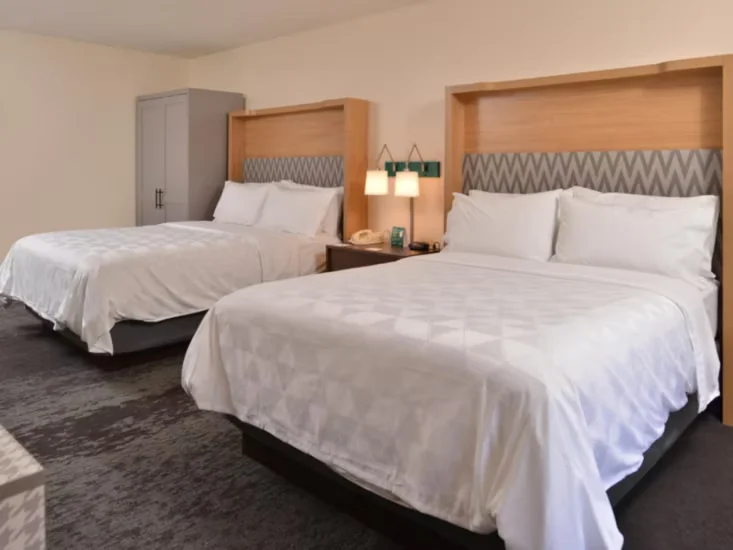 holiday-inn-hotel-and-suites-cary-5490490393-4x3-1